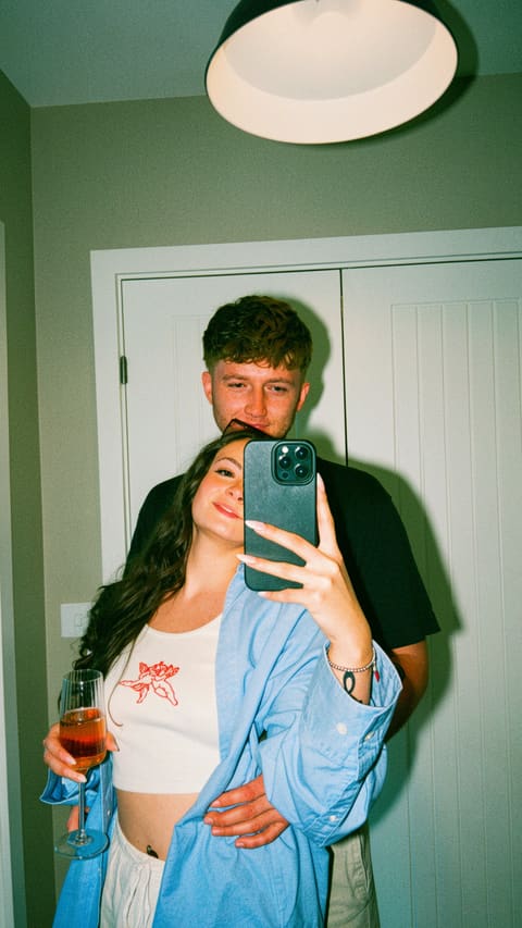 A mirror selfie of Tallulah and Thomas